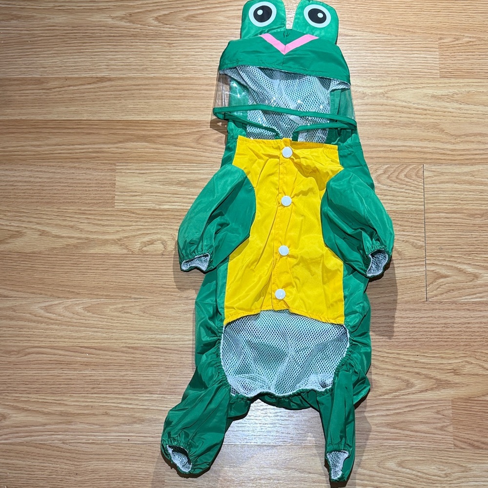 NWOT Frog raincoat for pet/Green and Yellow